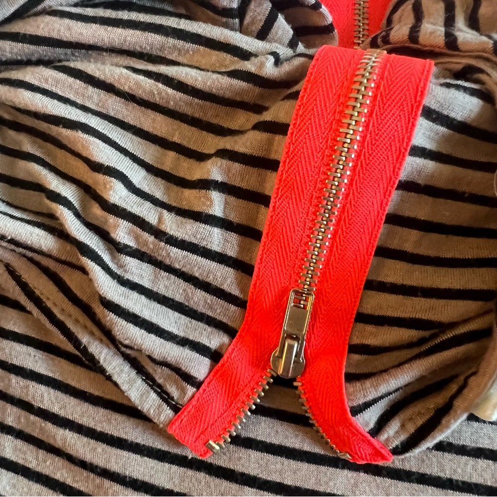 Zipper Back Top - Picture 3 of 3